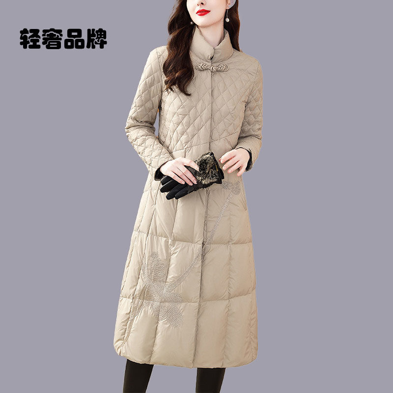 朗姿约定中长款轻薄羽绒服女冬季2026新款国风盘扣刺绣白鸭绒外套