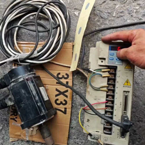 台达asd-a2023la，壳子侧面另有电机可卖套装议价