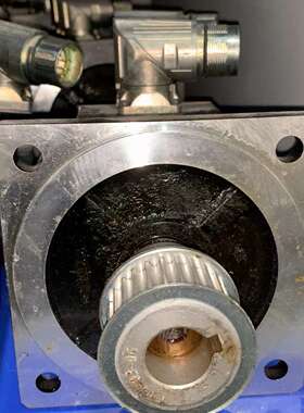 Lenze伺服电机，型号MCM 12C30-RS0B0，议价