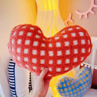 少女心ins可爱心形抱枕车载腰靠枕生日礼物卧室床上软装飘窗机洗