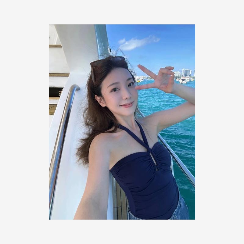 2025新款挂脖连体抹胸三角性感游泳衣女出海度假海岛小胸聚拢露背