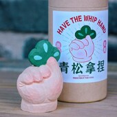 鹿妖商店 上岸礼物 实木桌面摆件 青松拿捏 放轻松治愈纯手工木雕