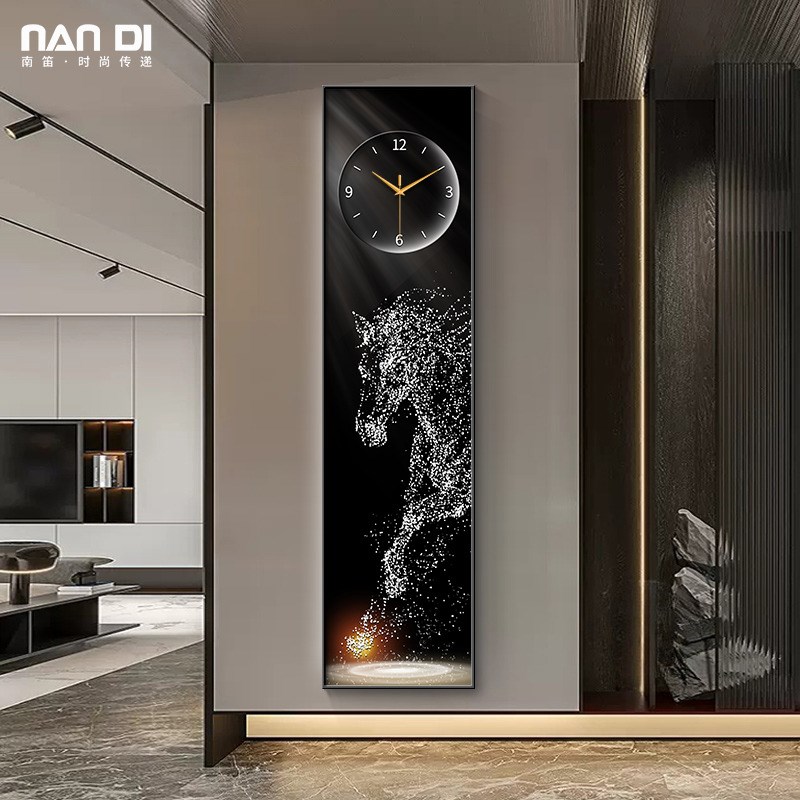 现代轻奢骏马玄关钟表挂钟客厅马到D成功窄长条装饰画创意艺术时