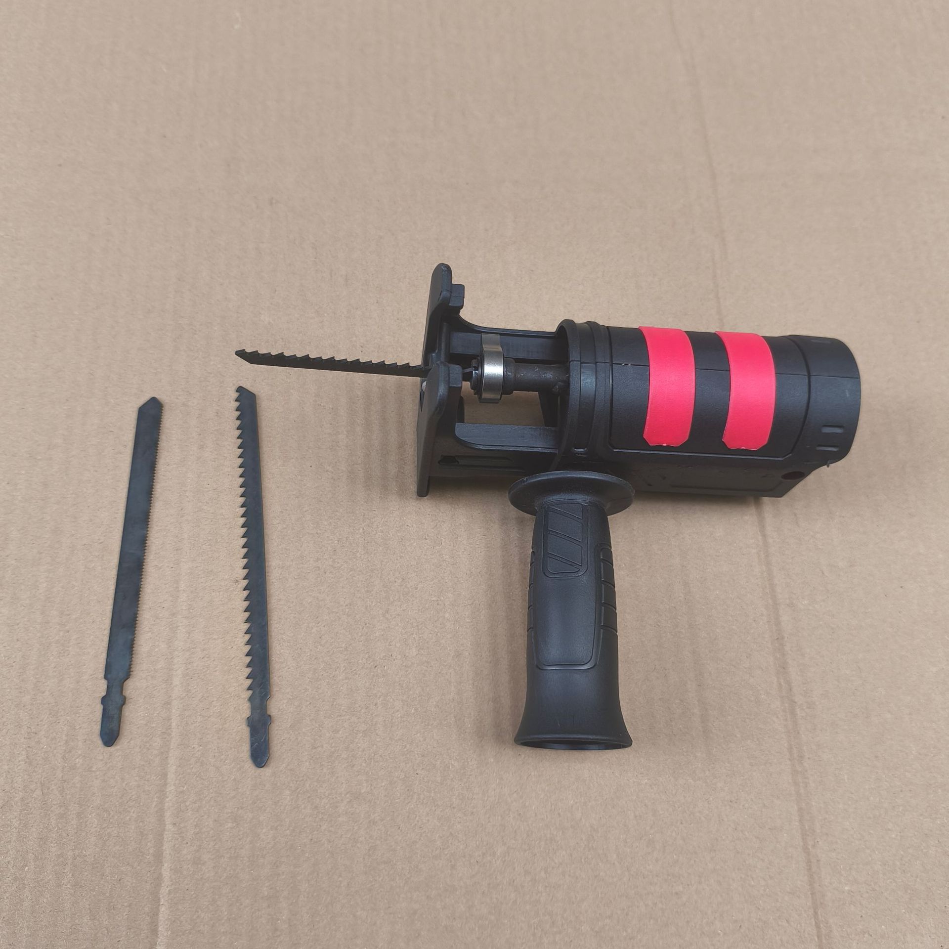 家用小型手电钻改装电锯手持木工切割马刀锯往复锯多功能转换头图片