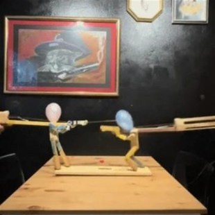 2024新c亲子互动气球木头人偶枪战双人对战对决玩具竹节人桌面游