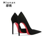 2025年爆款 缪南绒面黑色侧空高跟鞋 女尖头超细跟浅口红底12cm单鞋