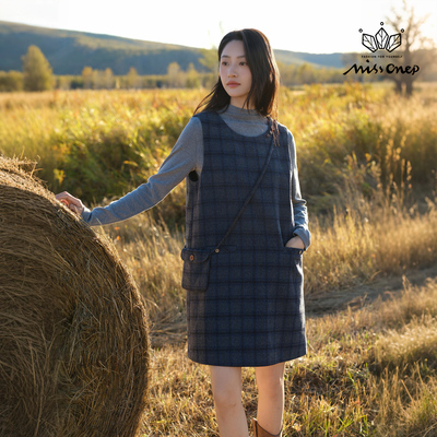 半高领打底配背心裙小挎包套装