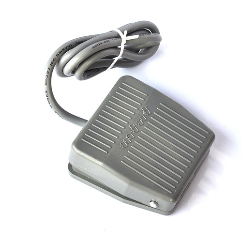 脚踏开关AC220V 10A焊锡机脚踏开关脚踏板自复位点动电子鼓踏板