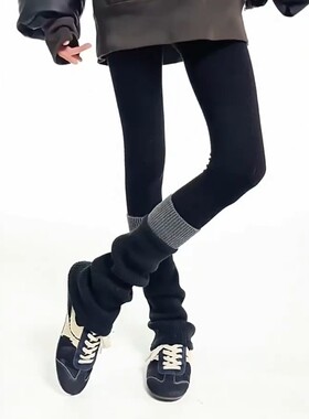 小宝们！leggings＋袜套狠狠get到了！好酷好时尚~超显腿细显直