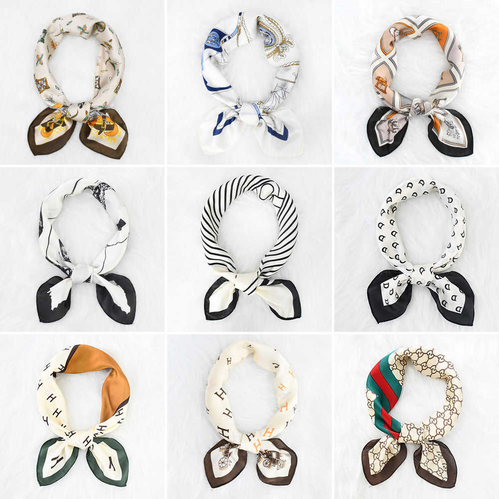 复古马车四叶草方巾丝巾女防晒沙滩ins仿真丝百搭丝巾领巾