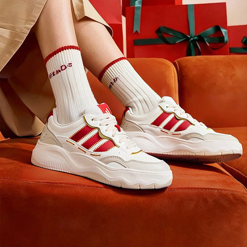 adidas阿迪达斯中性马年限定新年款时尚百搭厚底运动休闲鞋KH9021