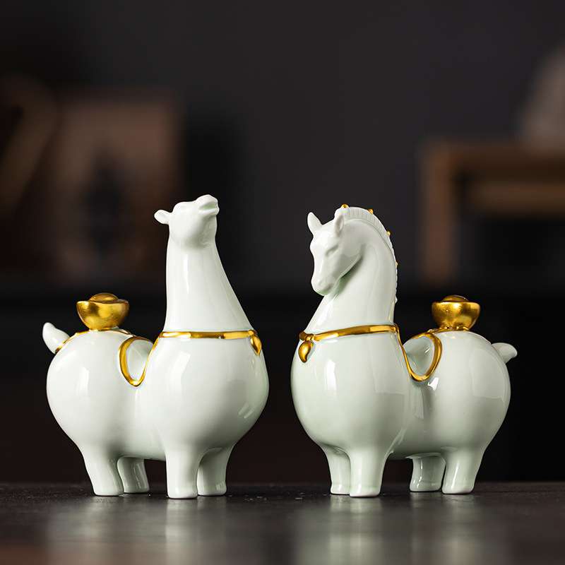 陶瓷唐马摆件创意家居办公室马上有钱桌面玄关电视柜摆设装饰红马