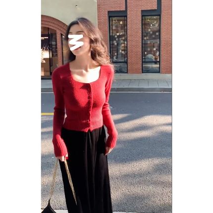 圣诞穿搭战衣红色方领p短款毛衣女秋冬修身内搭针织开衫打底衫上