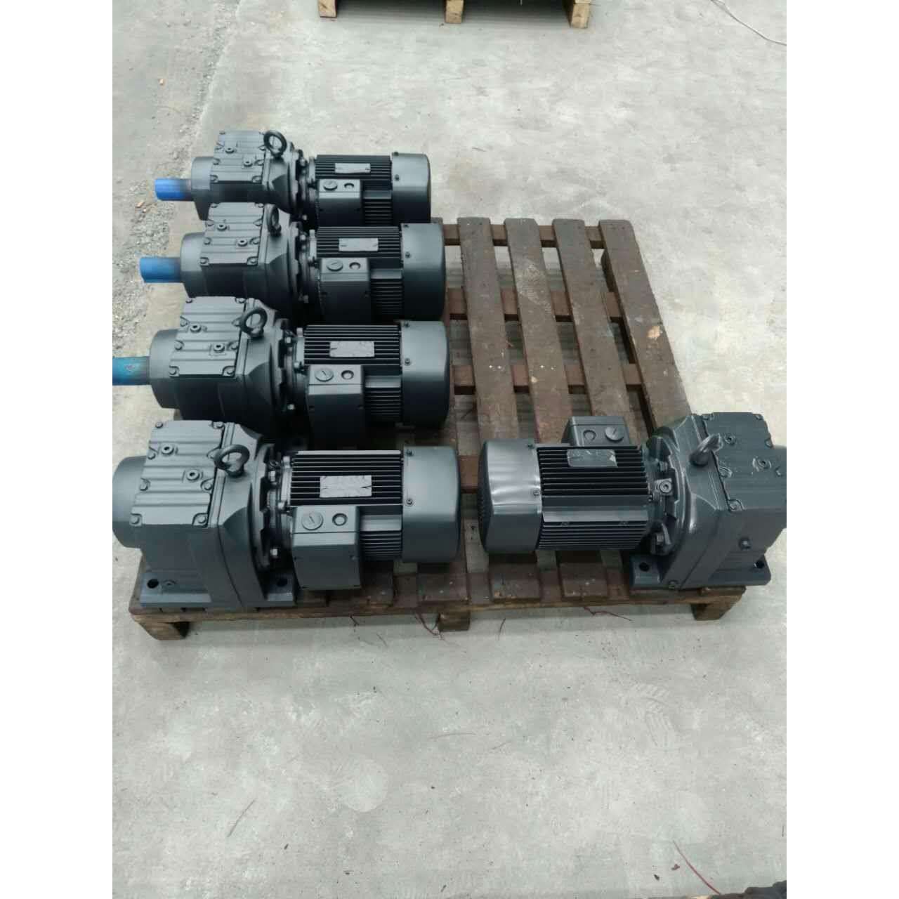 DSZR67斜齿轮硬齿面减速机轴输入孔输出孔输入轴输出减速机