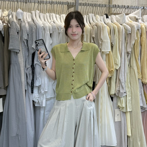 VI+（唯一家）-设计感扭结扣小衫夏季冰丝翻领针织开衫98388