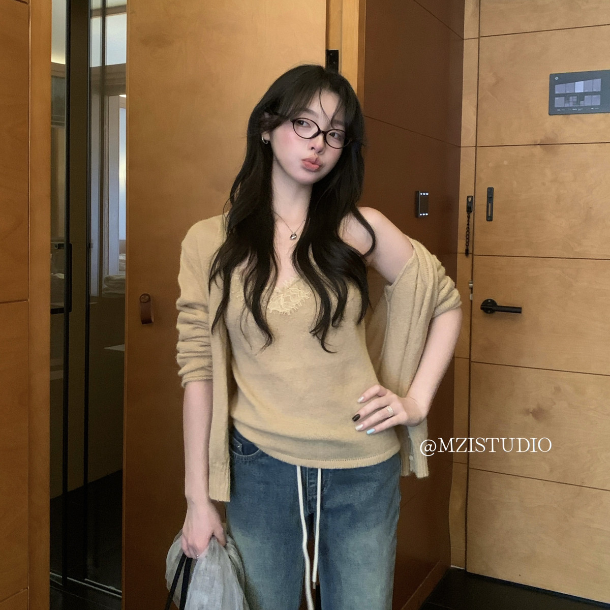 MZI STUDIO-拼接吊带背心+v领钮扣软糯外搭开衫两件套套装A80221#图片