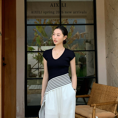 AIXILI爱西里-时髦气质高级感不规则条纹绑带设计显瘦针织衫A2030