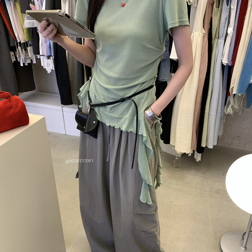 MZI STUDIO-规则侧腰荷叶边抽褶少女感短袖T恤(只卖短袖)13118##