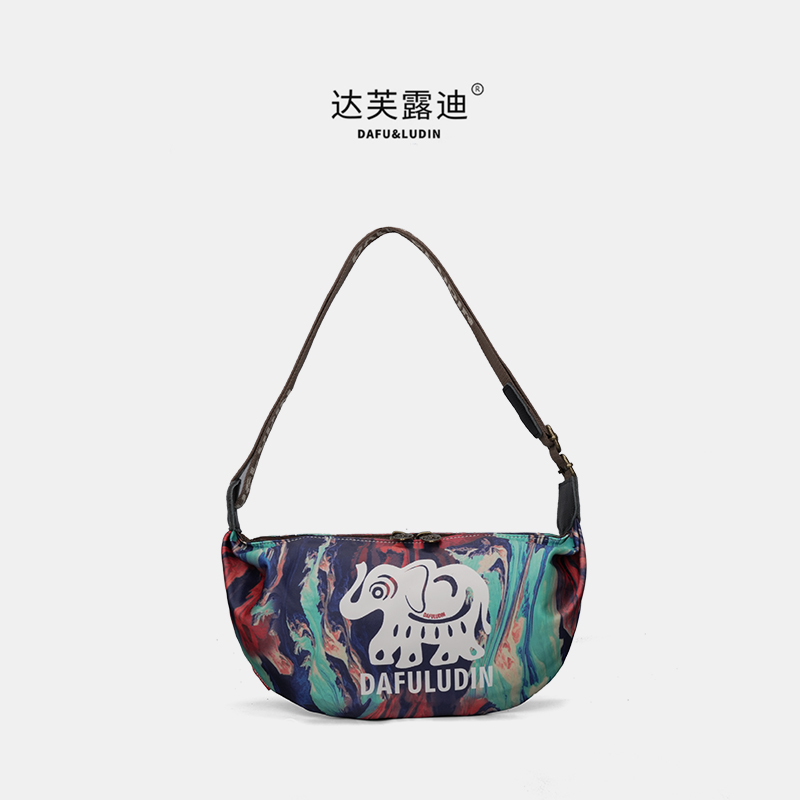 达芙露迪大象印花饺子包女轻便百搭斜挎包时尚单肩包腋下防水女包