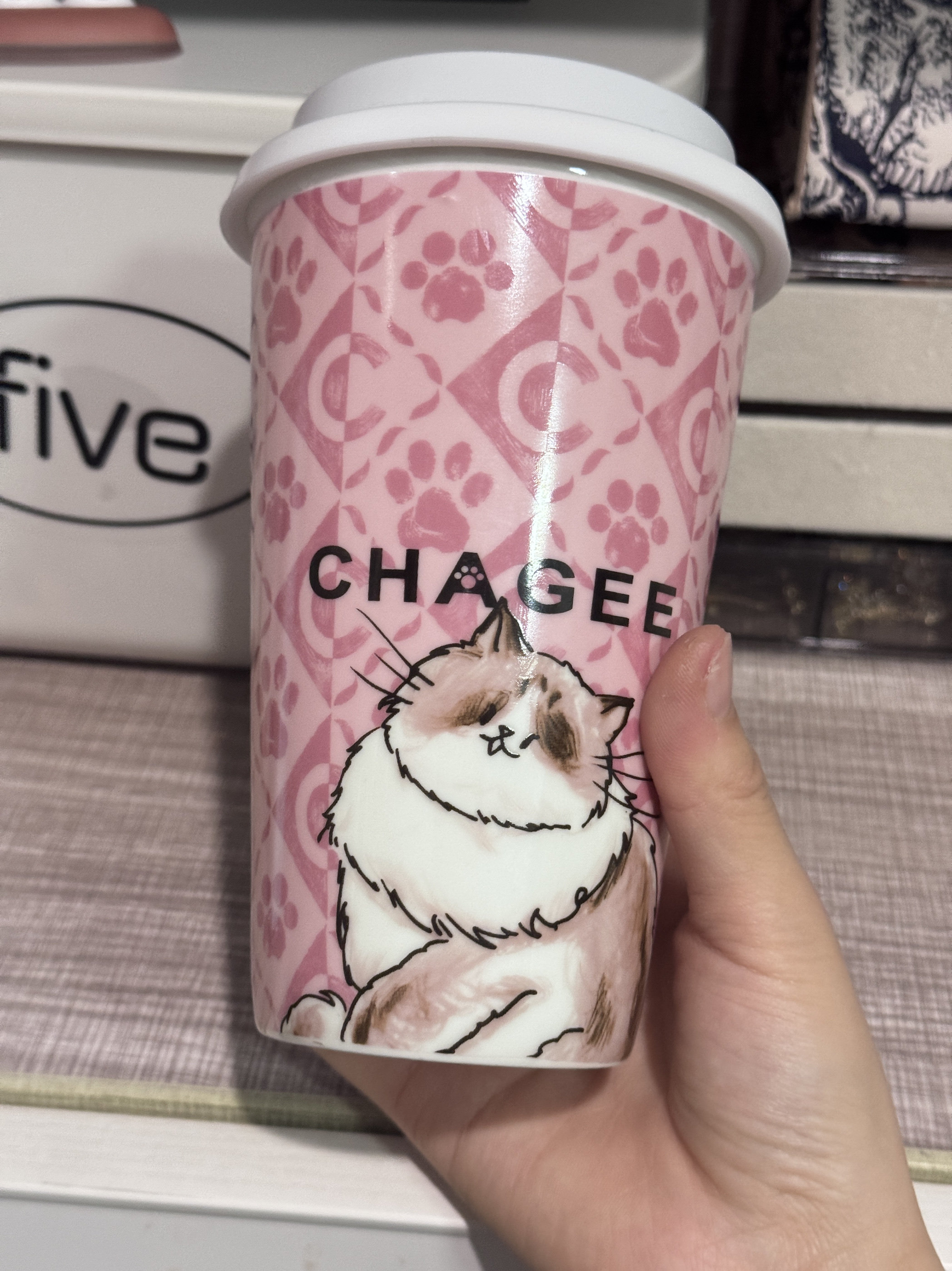 霸王茶姬同款粉色宠物猫可爱陶瓷奶茶杯马克杯冬季暖手杯有盖爆款图片