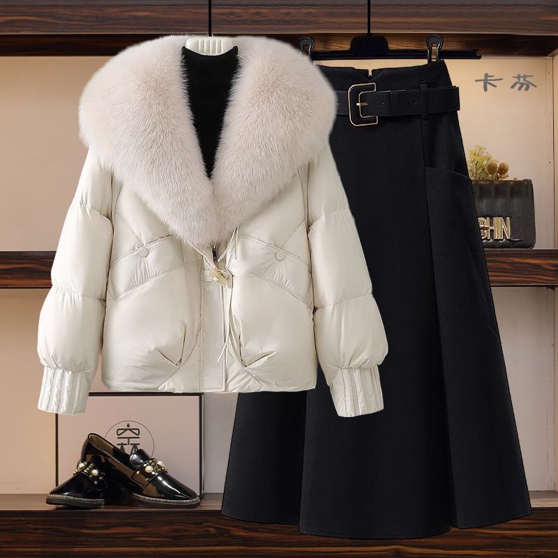 冬季女装套装2025新款大码保暖宽松毛领棉服外套显瘦半身裙两件套