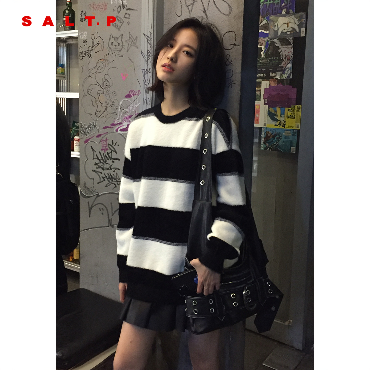 SALT.P可颜2024年冬季新款黑白条纹圆领套头仿貂毛毛衣女宽松