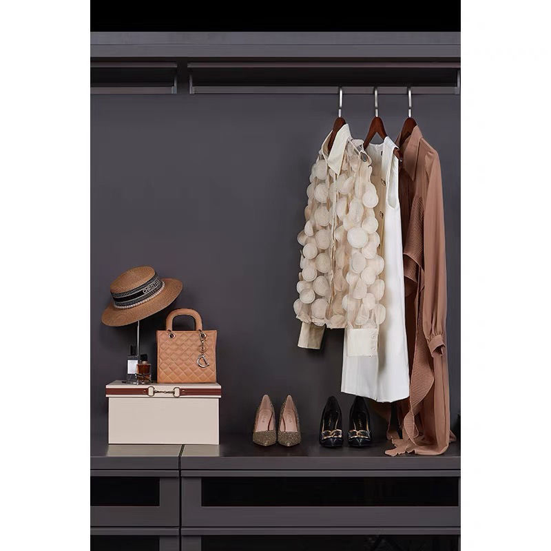 艺展优品欧式样板房衣帽间装饰摆件软装衣柜棕色服装高跟鞋箱包女