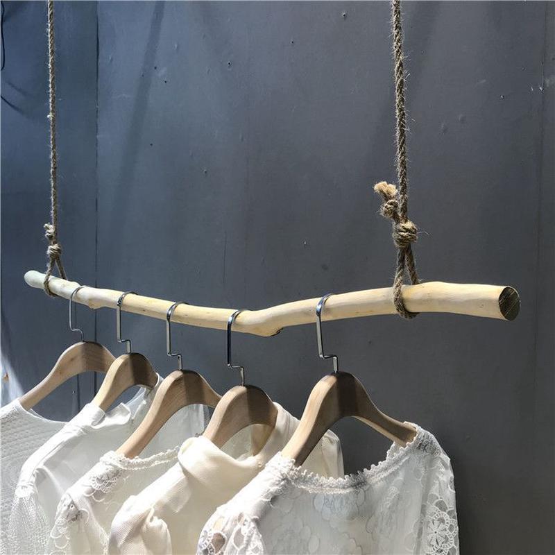 童装店麻绳树枝挂衣杆服装店上墙展示架实木衣架壁挂装修陈列货架