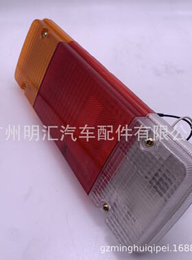 81560-60342适用于丰田兰德酷路泽皮卡后左后右尾灯总成