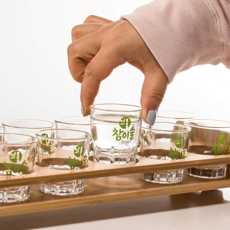 50ml一两杯白酒杯一口杯清酒杯家用烧酒杯烈酒杯真露杯子杯架套装