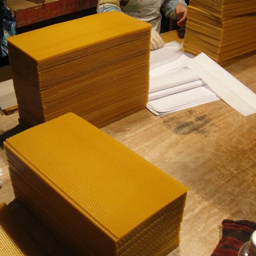 养蜂工具 中蜂深房巢础35片/盒蜂箱 巢框专用 蜂蜡巢脾巢基包邮