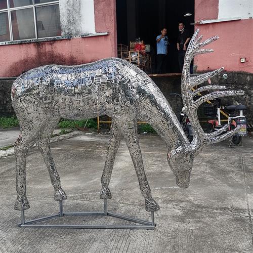 不锈钢鹿雕塑户外园林景观草坪小品镂空镜面金属铁艺梅花鹿摆件定