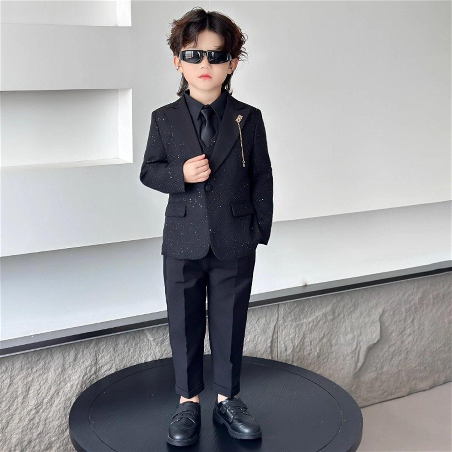 韩国Uamtor高级感男童主持人演出礼服春秋新款儿童生日宴西装套装