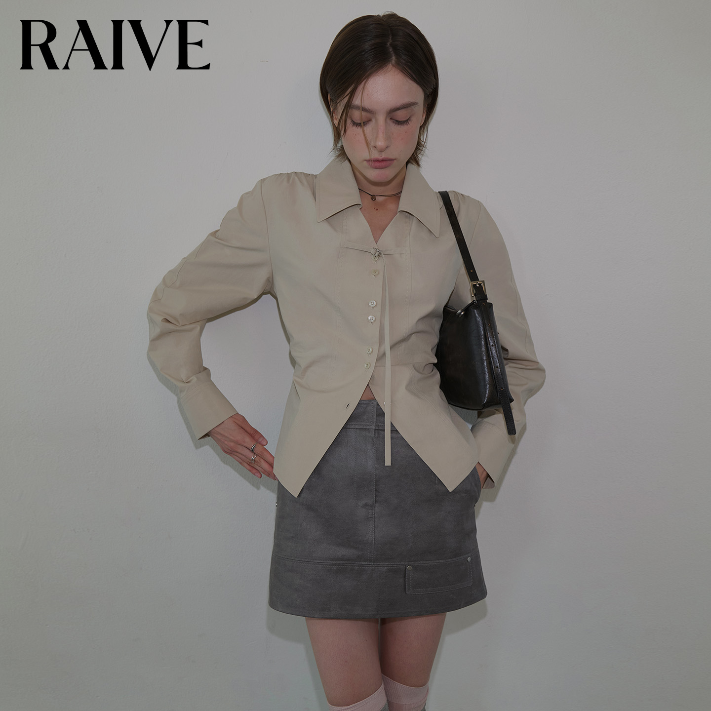 RAIVEV领纯色收腰捏褶长袖衬衫