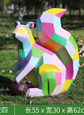 玻璃钢创意彩绘松鼠幼儿游乐园几何色块动物雕塑商场小区户外摆件