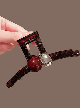 2025新款春夏复古显白安哥拉红球球水晶方钻闪闪发夹后脑勺抓夹女