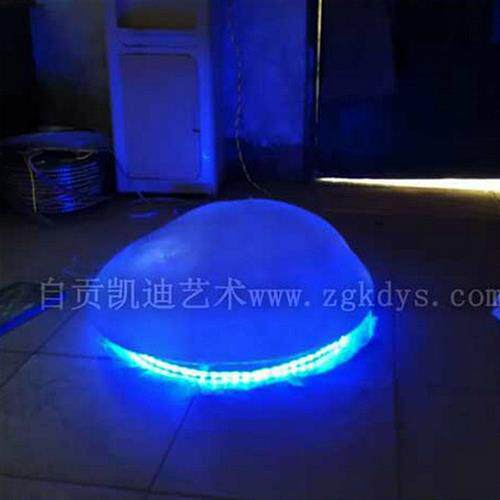 自贡供应透明玻璃钢雕塑产品可定制户外大型几何形状玻璃钢雕塑