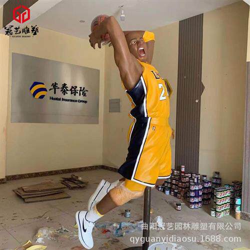 球员科比站立玻璃钢雕塑篮球运动员体育球星纪念人物铸铜雕像