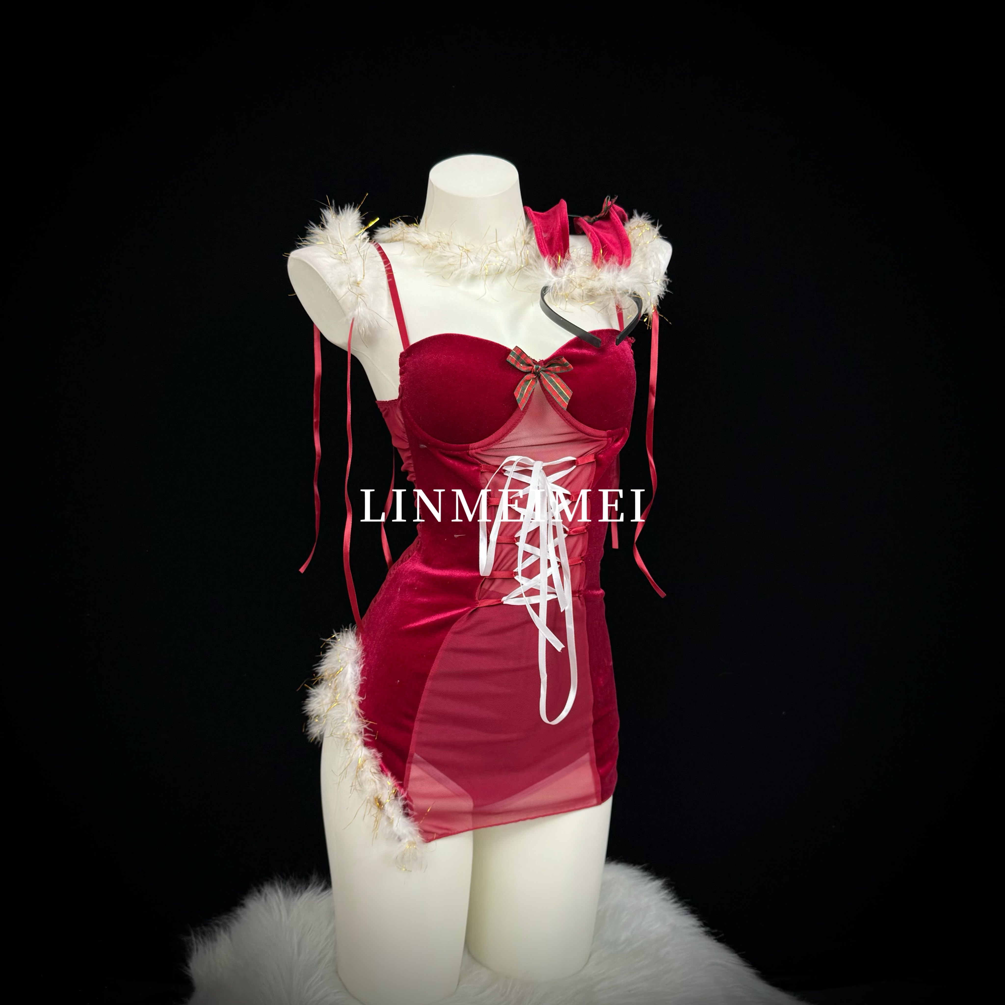 林妹妹 性感纯欲圣诞兔女郎丝绒质地吊带睡裙
