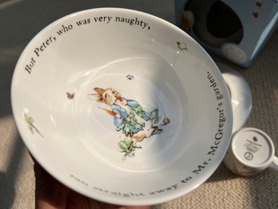 粉蓝色彼得兔杯子盘碗wedg彼得兔陶瓷3件套马克杯沙拉酸奶碗儿童