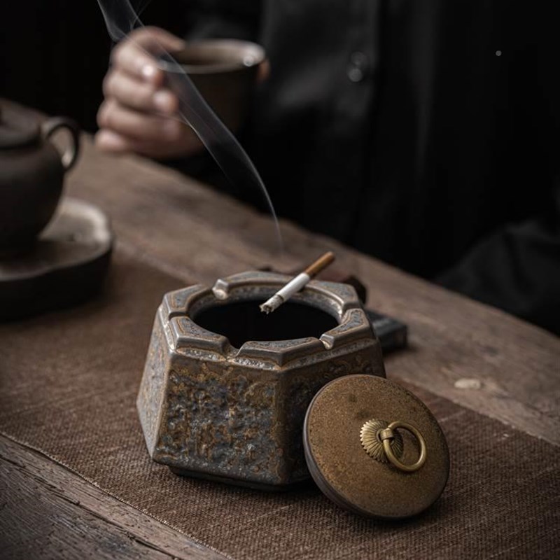 盖陶瓷烟灰缸家用客厅办公室高级B感中式创意定制有盖防飞灰茶桌