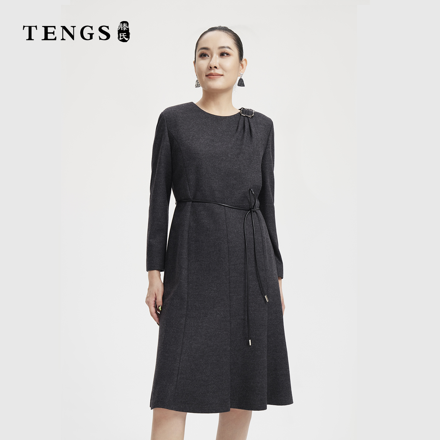 优雅气质轻奢感系带连衣裙