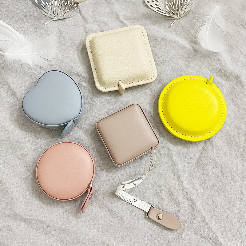 定制PU油边卷尺圆形皮革自动伸缩迷你1.5m量身尺广告礼品量衣软尺