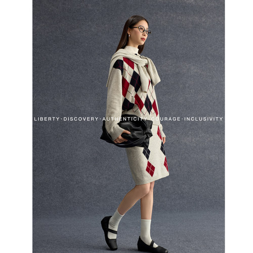 SWAP SENSE格韵时序· 复古菱形格纹POLO领上衣半裙针织套装裙