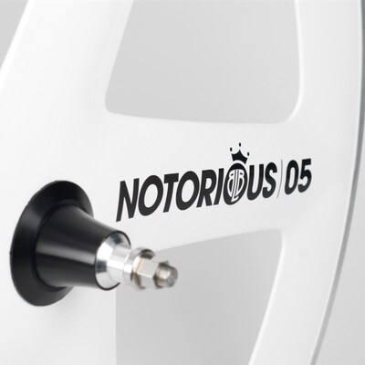 @BIKE  英g國倫敦BLB Notorious 05 碳纖維 5刀輪 现货 白色