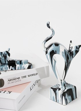 创意淋色三小猫树脂摆件书w架客厅桌面家居软装工艺品装饰小摆件