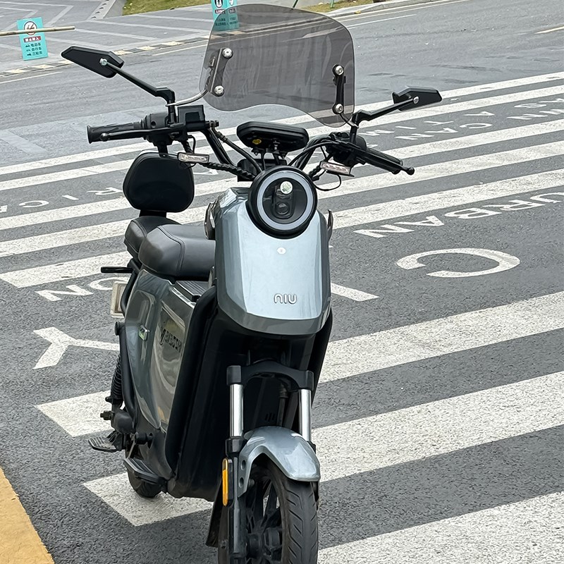 适用小牛u+b u2 b2 smqils电动车前挡风 幼兽CC110改装复古风挡