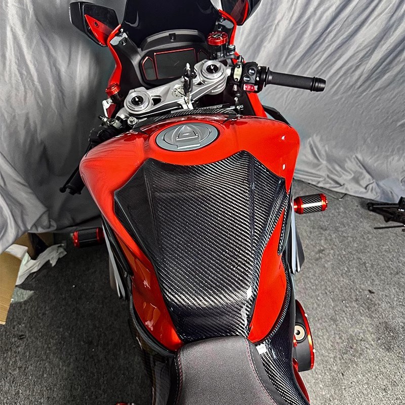 适用钱江赛921改装碳纤维配件加高油箱K罩防刮防护油箱盖外壳配件