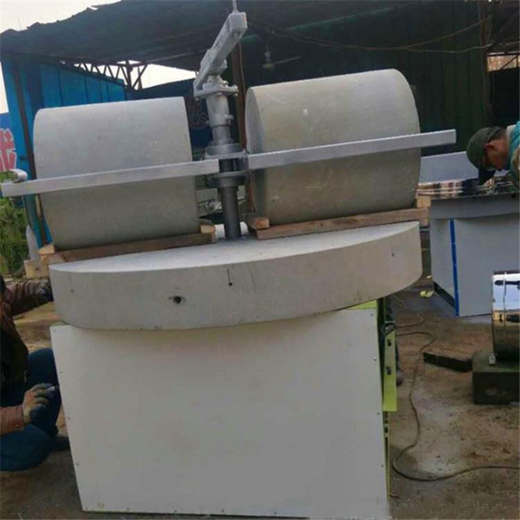 干辣椒面电动石碾磨粉机花岗岩材质双辊磨小麦粉碾玉米谷子