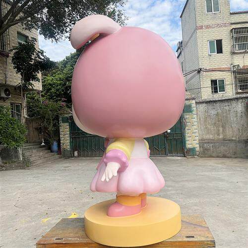 玻璃钢卡通雕塑公仔网红潮玩人物商场美陈落地摆件露营生产厂家